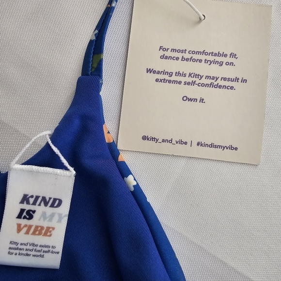 NWT Kitty & Vibe Blue Floral Underwire Bikini Top Size XS C Swimwear Surf Beachy - Picture 8 of 12